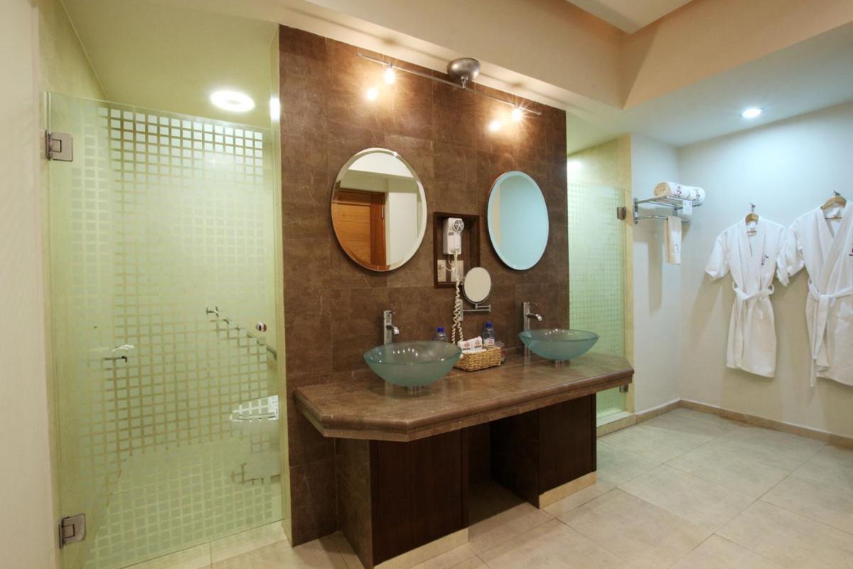 נואבו לרדו Hotel Colon Plaza Business Class מראה חיצוני תמונה