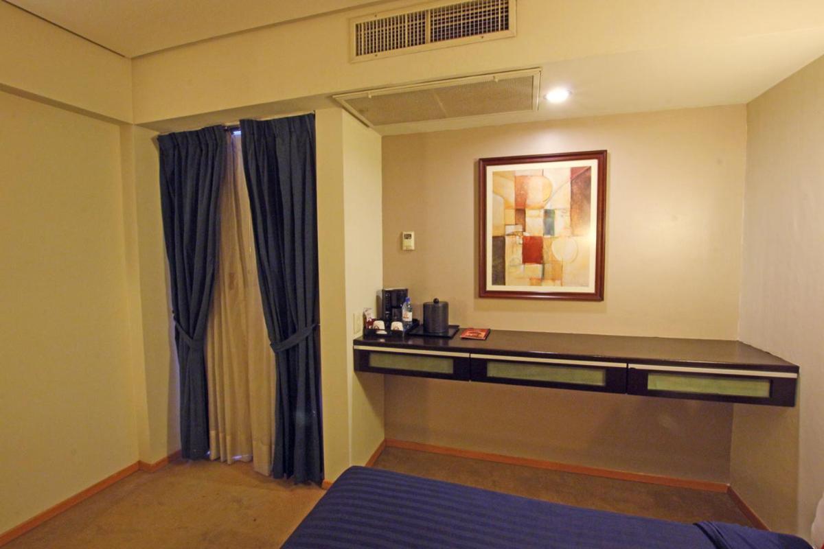 נואבו לרדו Hotel Colon Plaza Business Class מראה חיצוני תמונה